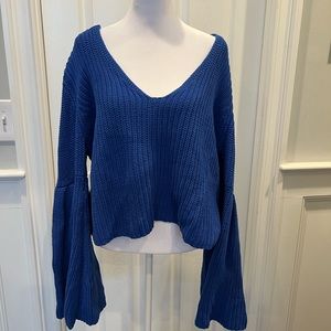 Free people bell sleeve v neck sweater. Size medium
